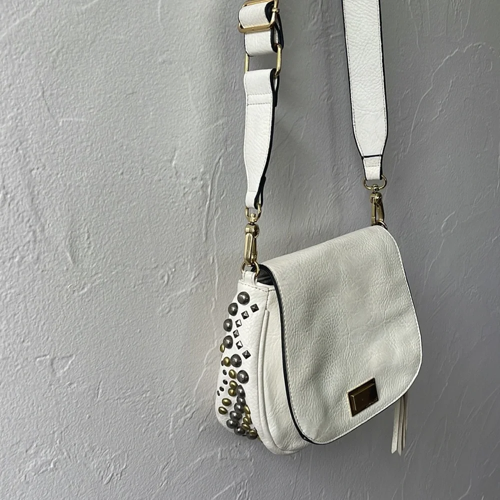 Juicy couture white cross body purse - Picture 2 of 11